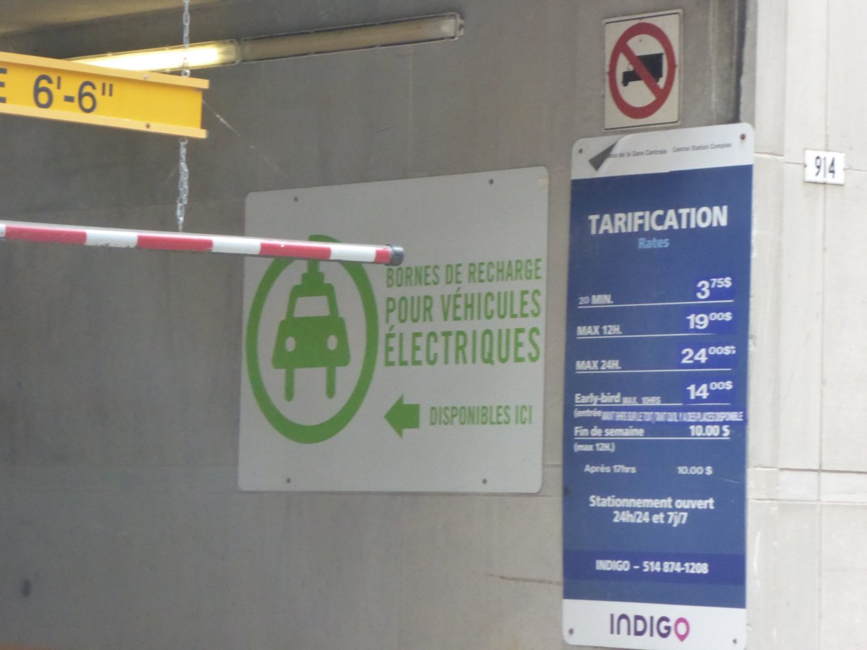 placa_estacionamento_com_local_de_carga_Montreal_Canada.jpeg